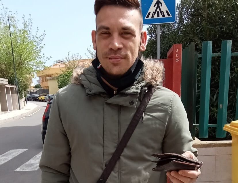 Cagliari, dopo l’appello a Radio Casteddu Christian ritrova il portafogli