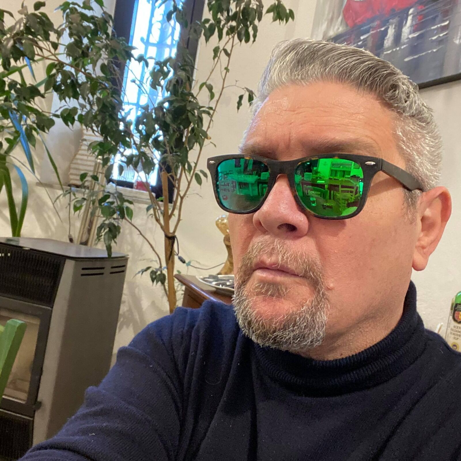 Tony Frau, ristoratore cagliaritano: “Noi sardi in ginocchio, i cinesi del sushi arrivano e si comprano i locali”