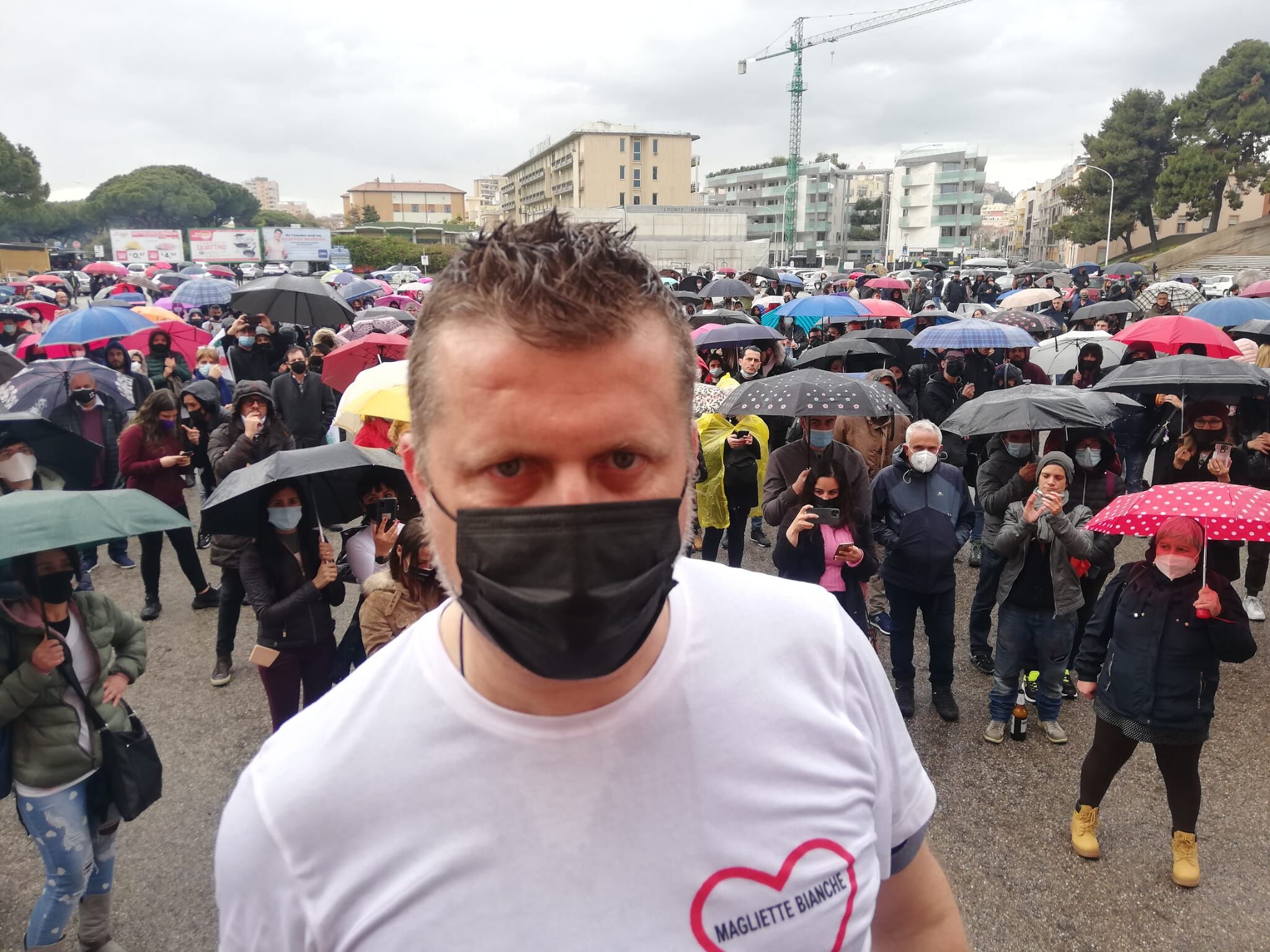 “Le magliette bianche” ancora in piazza: presto la terza manifestazione a Cagliari