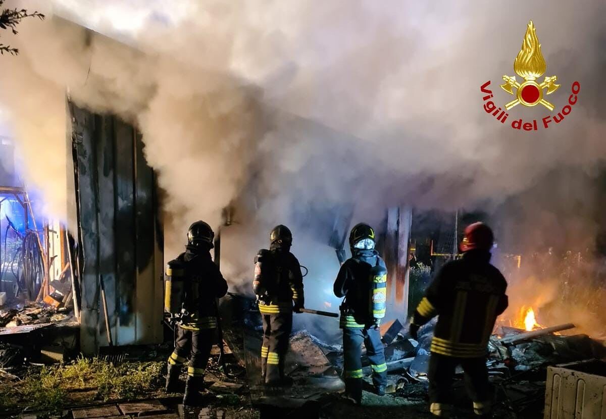 Dramma a San Sperate, la roulotte prende fuoco mentre dorme: morto un cagliaritano di 62 anni