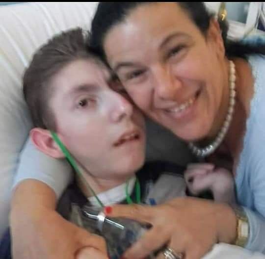 Luciana di Teulada: “Aspetto il vaccino per mio figlio disabile grave”