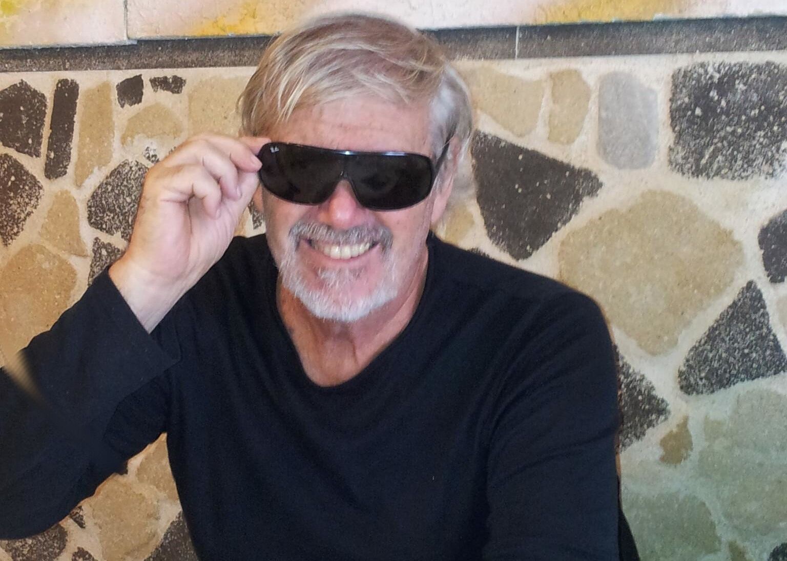 “Io, paziente fragile senza vaccino a Cagliari: esco di casa solo per portare a spasso il cane”