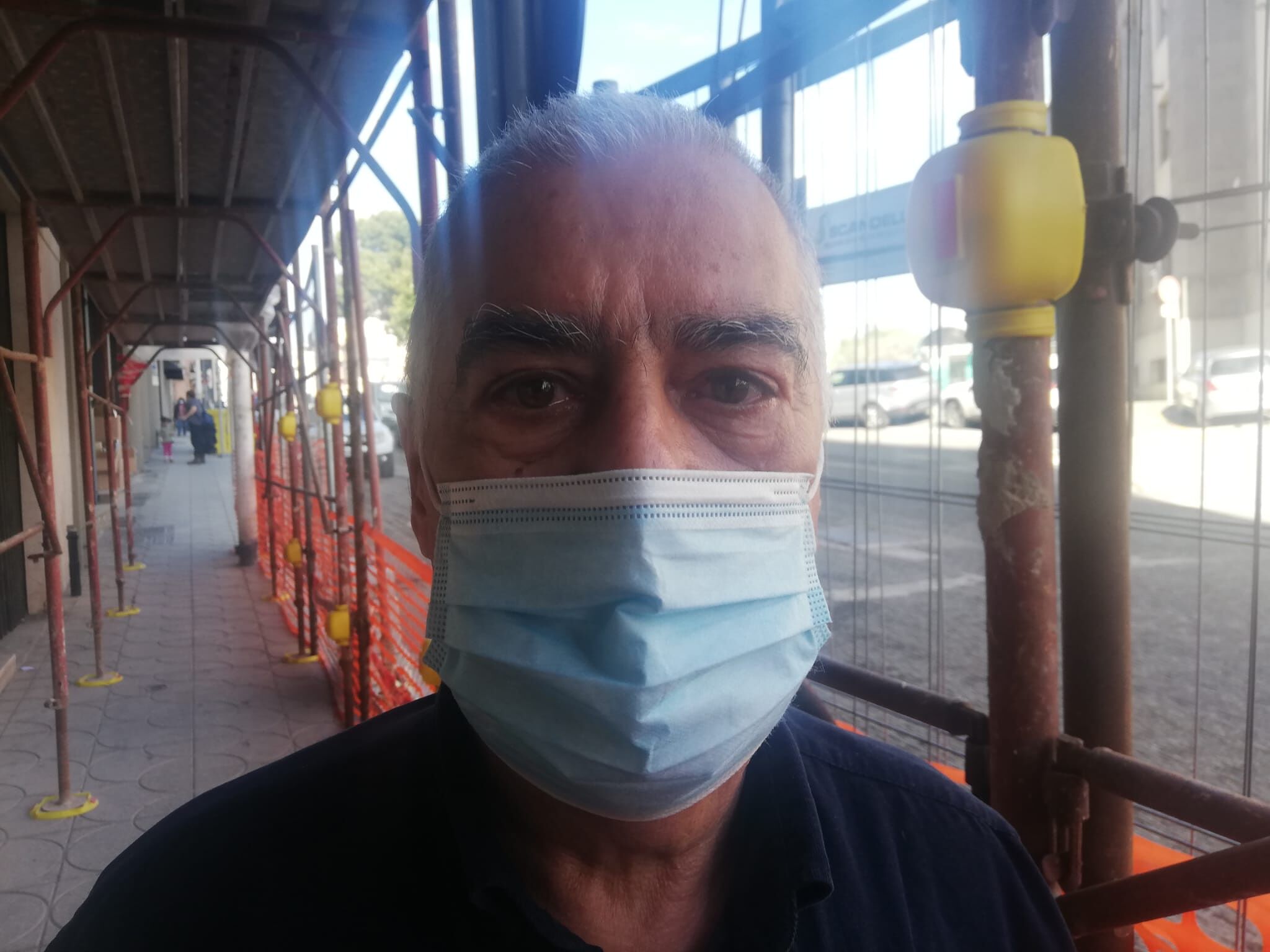 Mariano, pensionato di Cagliari: “Troppe strisce blu da piazza Repubblica a via Scano, devo parcheggiare lontano per non pagare”