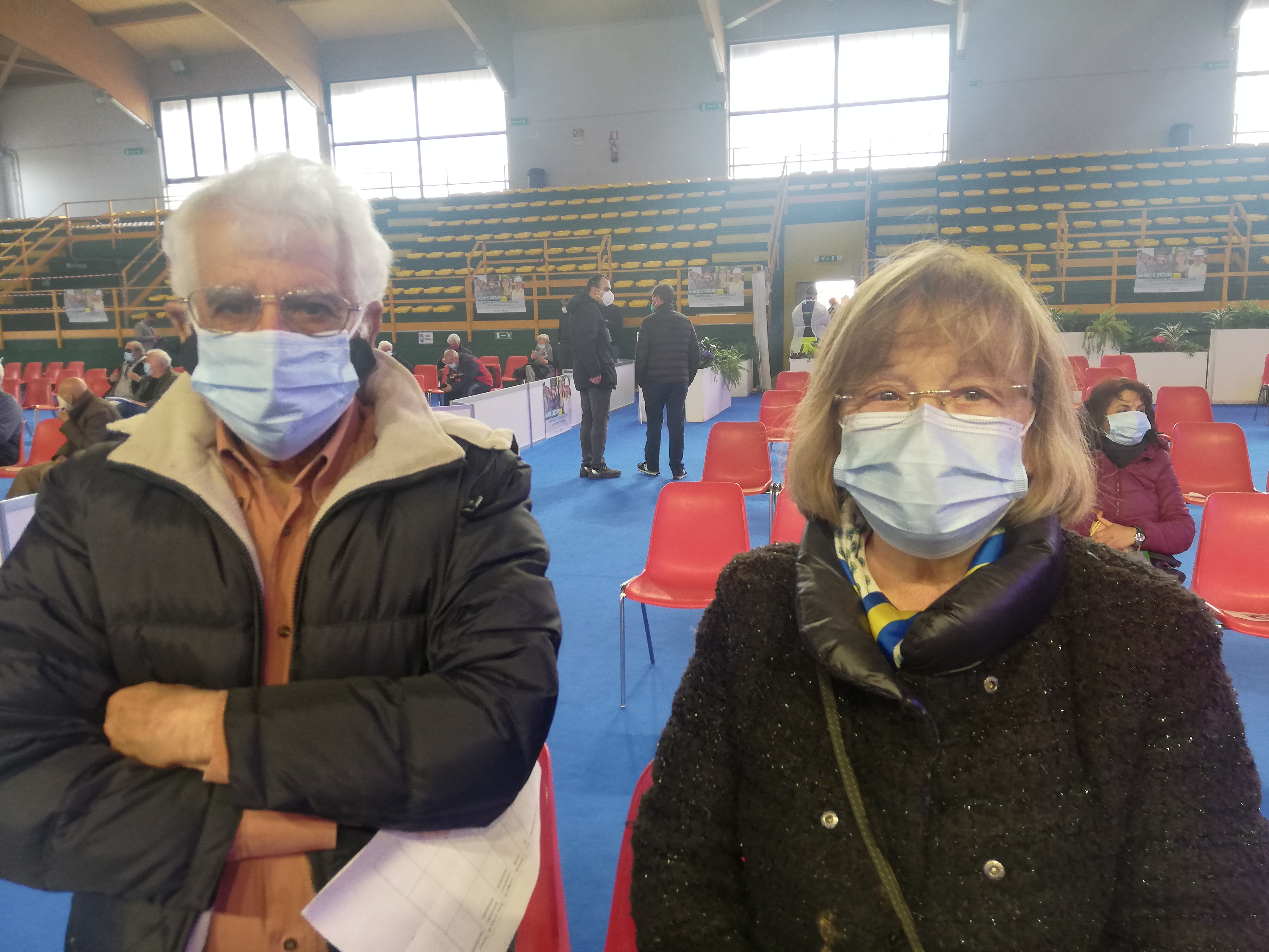 Quartu, apre l’hub vaccinale: “Ci vacciniamo perchè vogliamo riabbracciare i nostri nipotini”