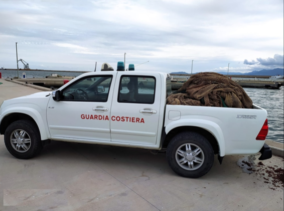 Cagliari: 23 mila euro di sanzioni, 1 rete a strascico e 50 kg di prodotti ittici sequestrati