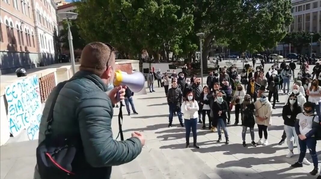 Cagliari, ristoratori e partite Iva scendono nuovamente in piazza: “Lottiamo contro le chiusure forzate”