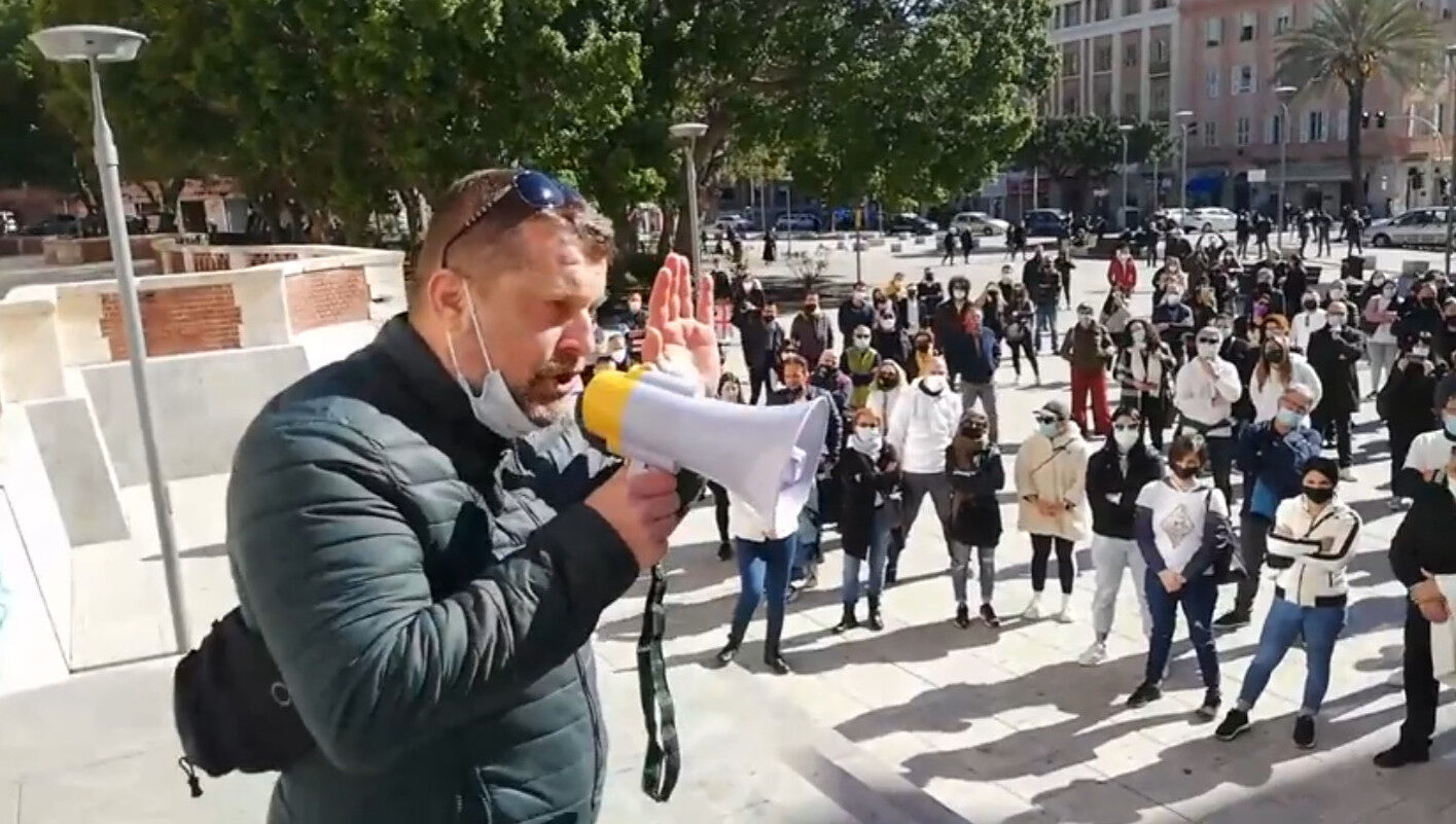 Cagliari, partite Iva e ristoratori pronti a invadere piazza dei Centomila: “Urleremo tutta la nostra rabbia”