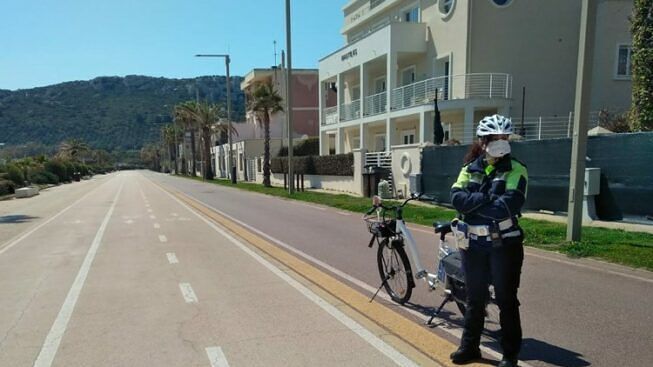 Sardegna in zona rossa: visite vietate anche ai parenti, autocertificazione per gli spostamenti