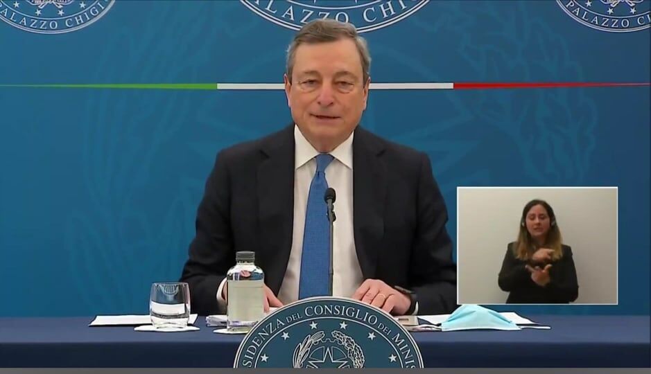 Draghi: “Ok a ristoranti e scuole all’aperto in zona gialla, stiamo correndo un rischio ragionato”