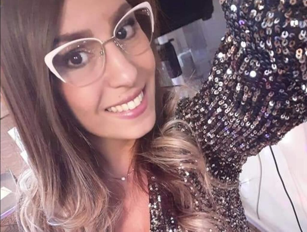 Elena, cantante di Capoterra: “Senza lavoro da 15 mesi. Ho finito le lacrime”