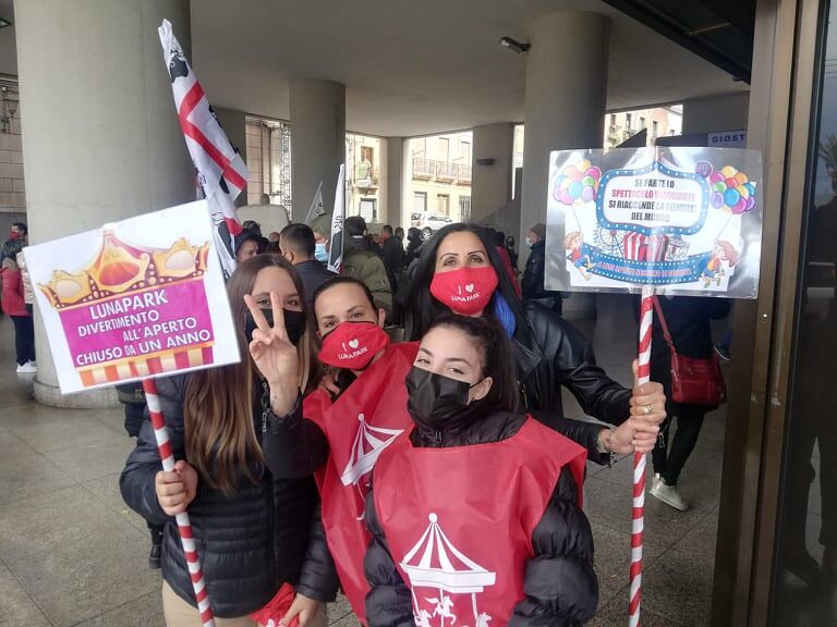 La vittoria di ambulanti e giostrai sardi: “Dopo giorni di lotta avremo i soldi dalla Regione”