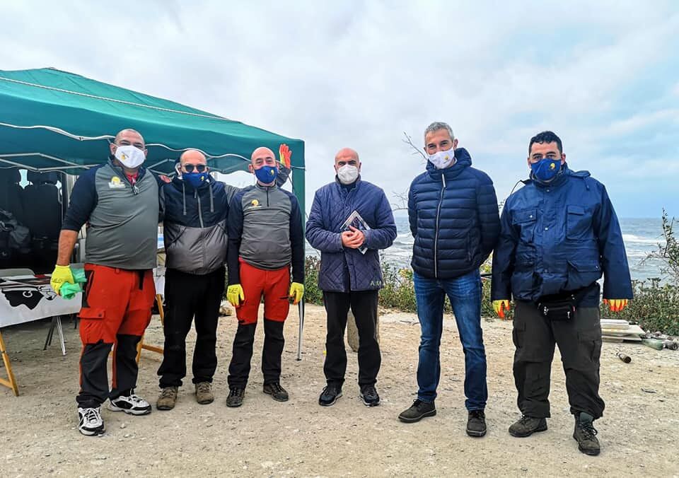 Prima tappa a Sant’Elia per “Spiagge Guarenti”: i pazienti psichiatrici in prima linea per ripulire la spiaggia