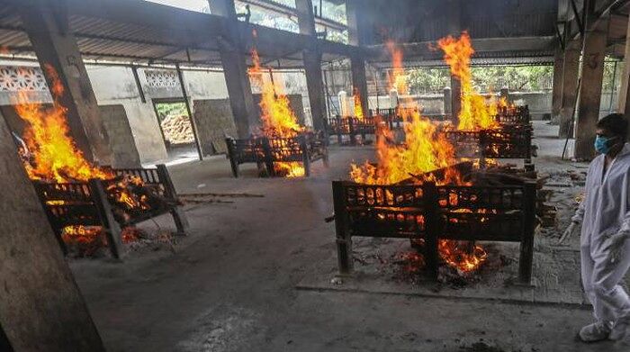 Italia, ora fa paura la variante indiana: Speranza blocca tutti gli arrivi dall’India dove c’è un morto ogni quattro minuti