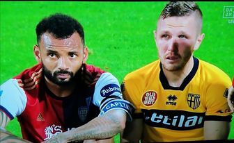 Joao Pedro abbraccia Kurtic in lacrime: un capitano piange per la serie B, l’altro capitano lo consola in un magico Cagliari-Parma