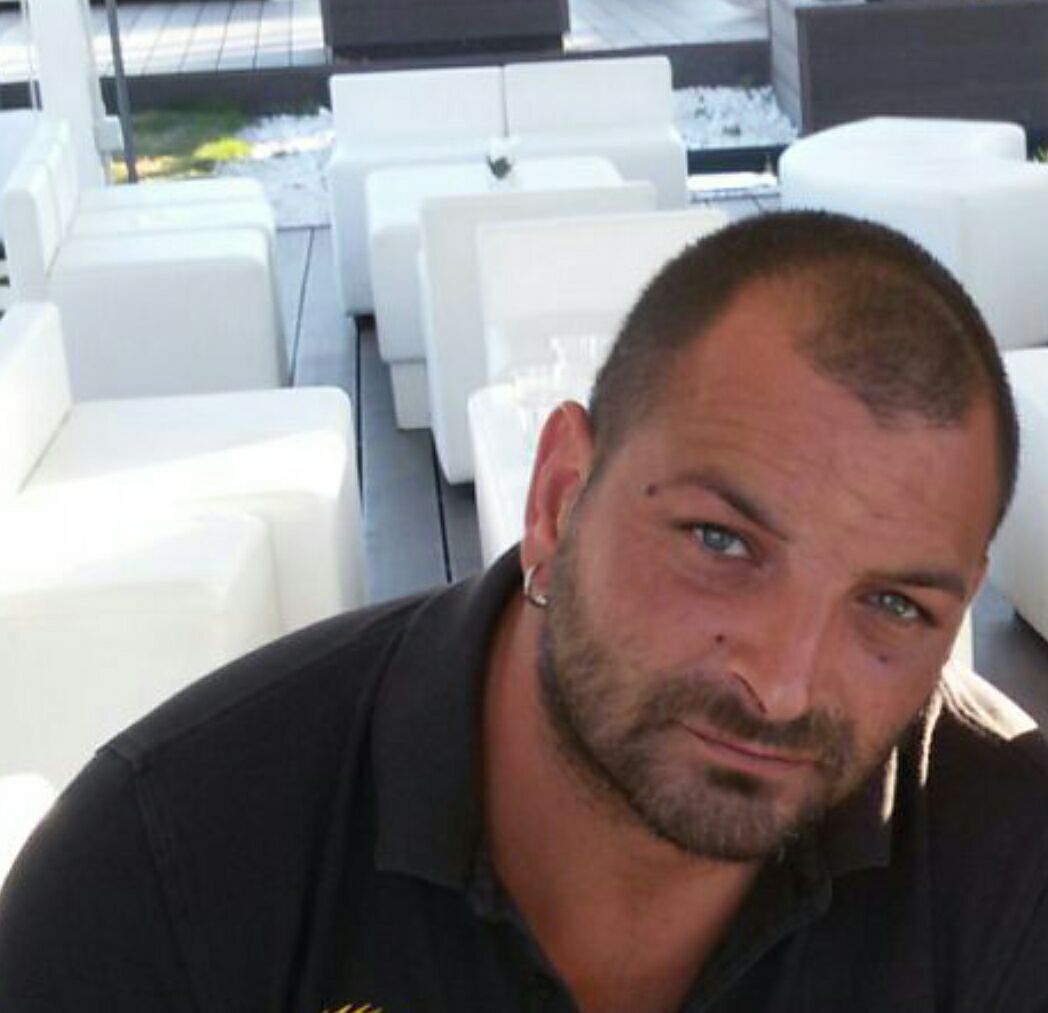 Cagliari, muore a 42 anni l’ex giocatore di football americano Massimiliano Antonino: “Perdiamo un fratello”
