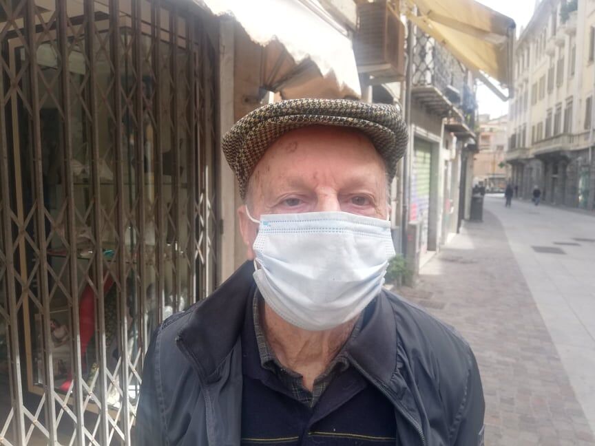 Paolo, storico commerciante di Cagliari: “Negozio chiuso, non posso costringere la gente a uscire per comprare mutande”