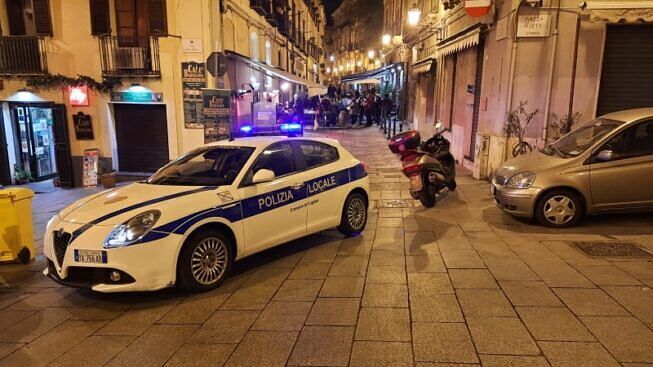 Cagliari, clienti seduti a mangiare nonostante il divieto: multa da 400 euro per 6 locali