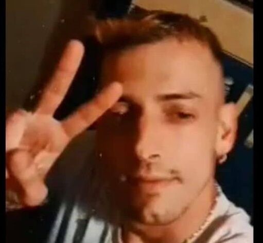 Insulti in cagliaritano e striptease, il reality trash di Pudinhos fa impazzire gli adolescenti della città