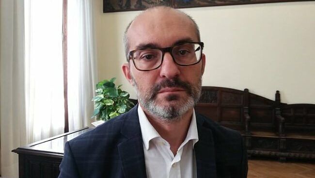 Cagliari, aumentano i positivi e i ricoverati negli ospedali: “In zona rossa però i parchi restano aperti”