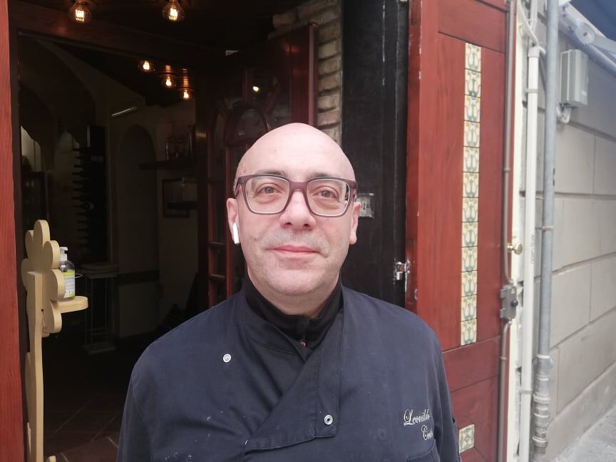 Leonildo, ristoratore cagliaritano: “Da 60 a venti posti, sto tamponando le perdite e non potrò far lavorare i dipendenti”