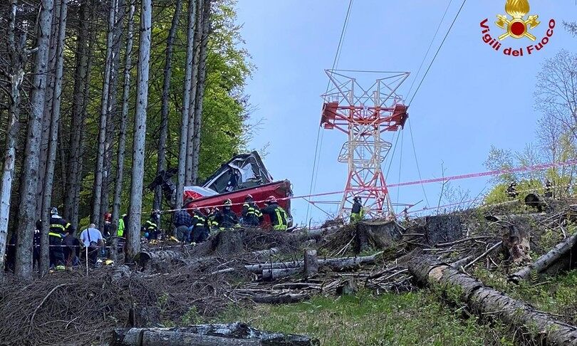 Strage della funivia, i tre arrestati ammettono: “Freno volutamente disattivato”