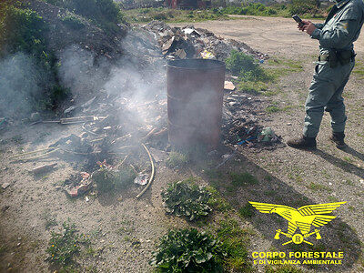 Operazione “Fumo nero”, bruciavano e sotterravano rifiuti: 11 indagati nel Cagliaritano