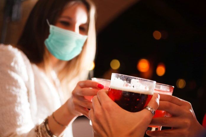 Sardegna bianca, Solinas vieta i balli nelle discoteche: si potrà bere e mangiare