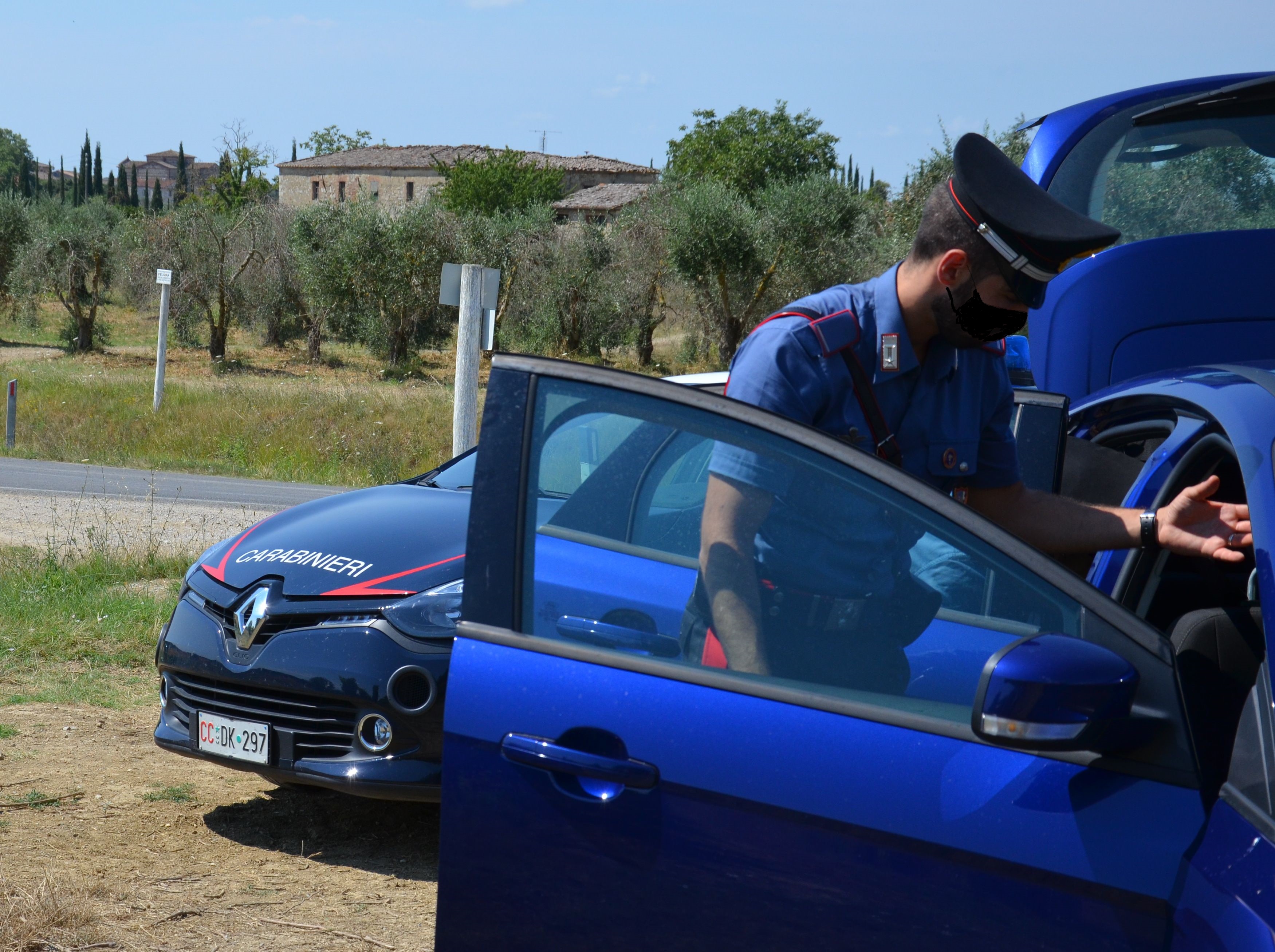 Sant’Antioco, alla guida ubriaca e sotto l’effetto di droghe: denunciata una 40enne