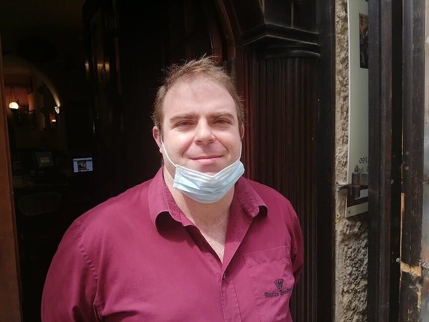 Claudio Mura, storico ristoratore della Marina: “Ormai abbiamo finito i soldi, fateci lavorare”