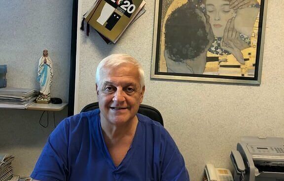 Vaccini, i medici sardi contro i farmacisti: “Non possono vaccinare, ognuno faccia il suo lavoro”