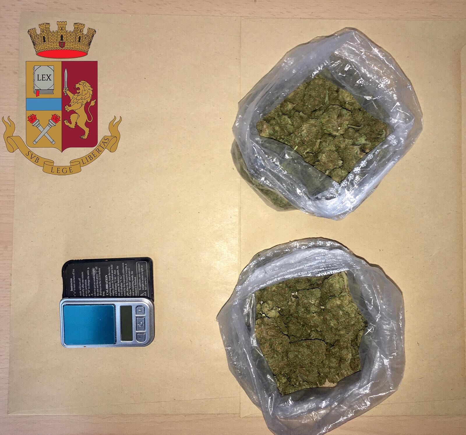 Cagliari, consegnavano la droga con l’auto: arrestati due pusher a domicilio