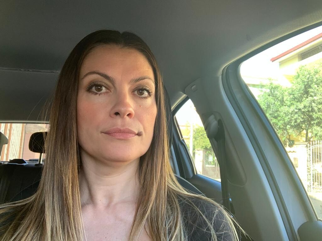 Patrizia di Assemini: “Lavoro in farmacia a stretto contatto con i clienti, per me niente vaccino”
