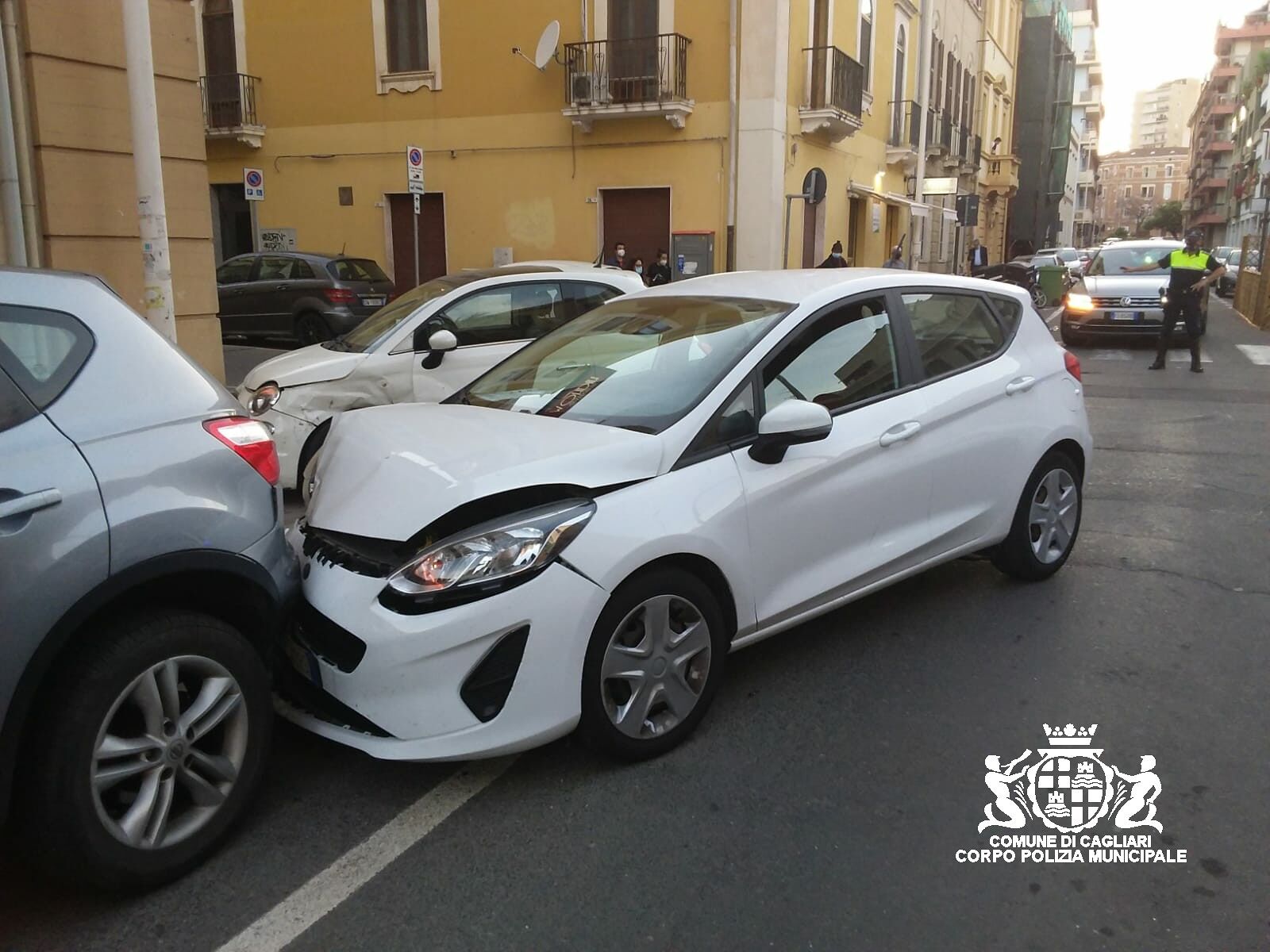 Cagliari, alla guida ubriaco fradicio ha un incidente e scappa: 31enne nei guai