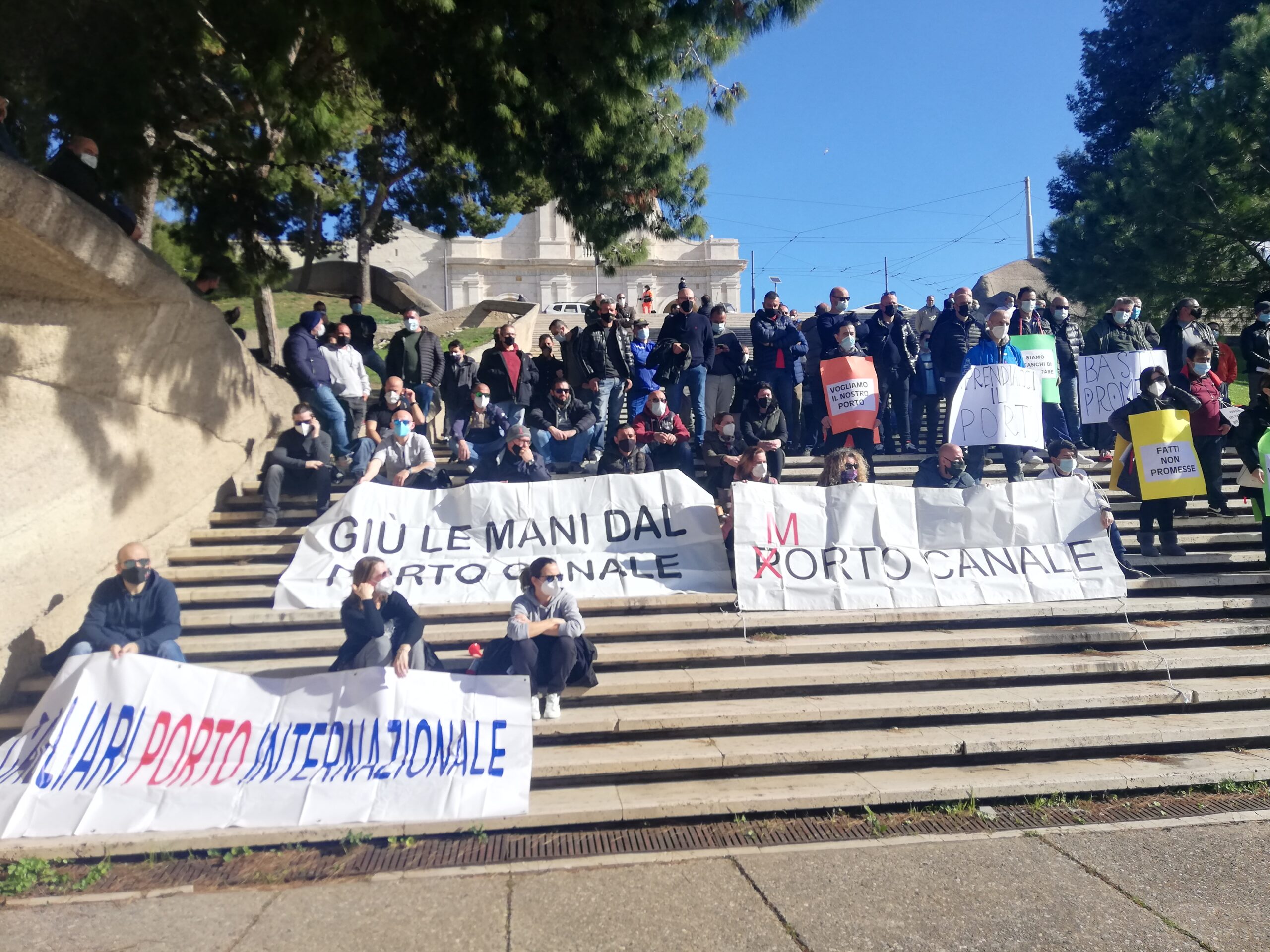 Boccata d’ossigeno per i portuali senza lavoro a Cagliari: “Ecco i soldi per tutto il 2021”