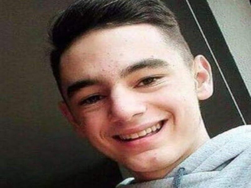 Choc a Tortolì per Mirko Farci, ucciso a coltellate davanti alla madre: “Addio a un ragazzo splendido”