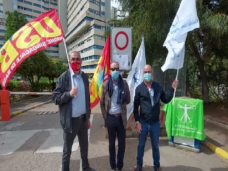Cagliari, protesta al Brotzu: “Parcheggi riservati ai dirigenti, Oss e infermieri girano a vuoto per un’ora”