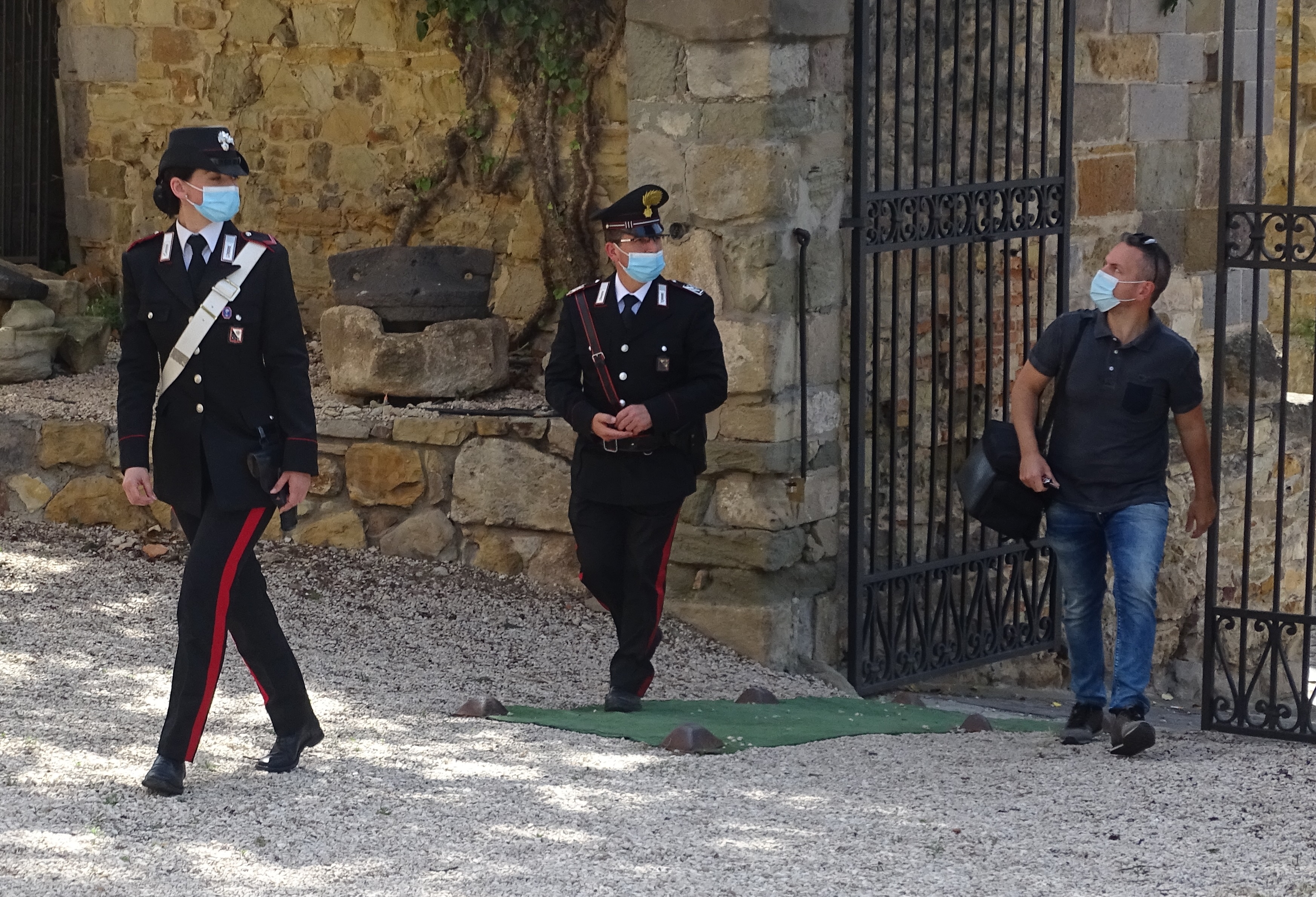 Trovato con un coltello di 27 cm in tasca, denunciato un disoccupato di Perdaxius