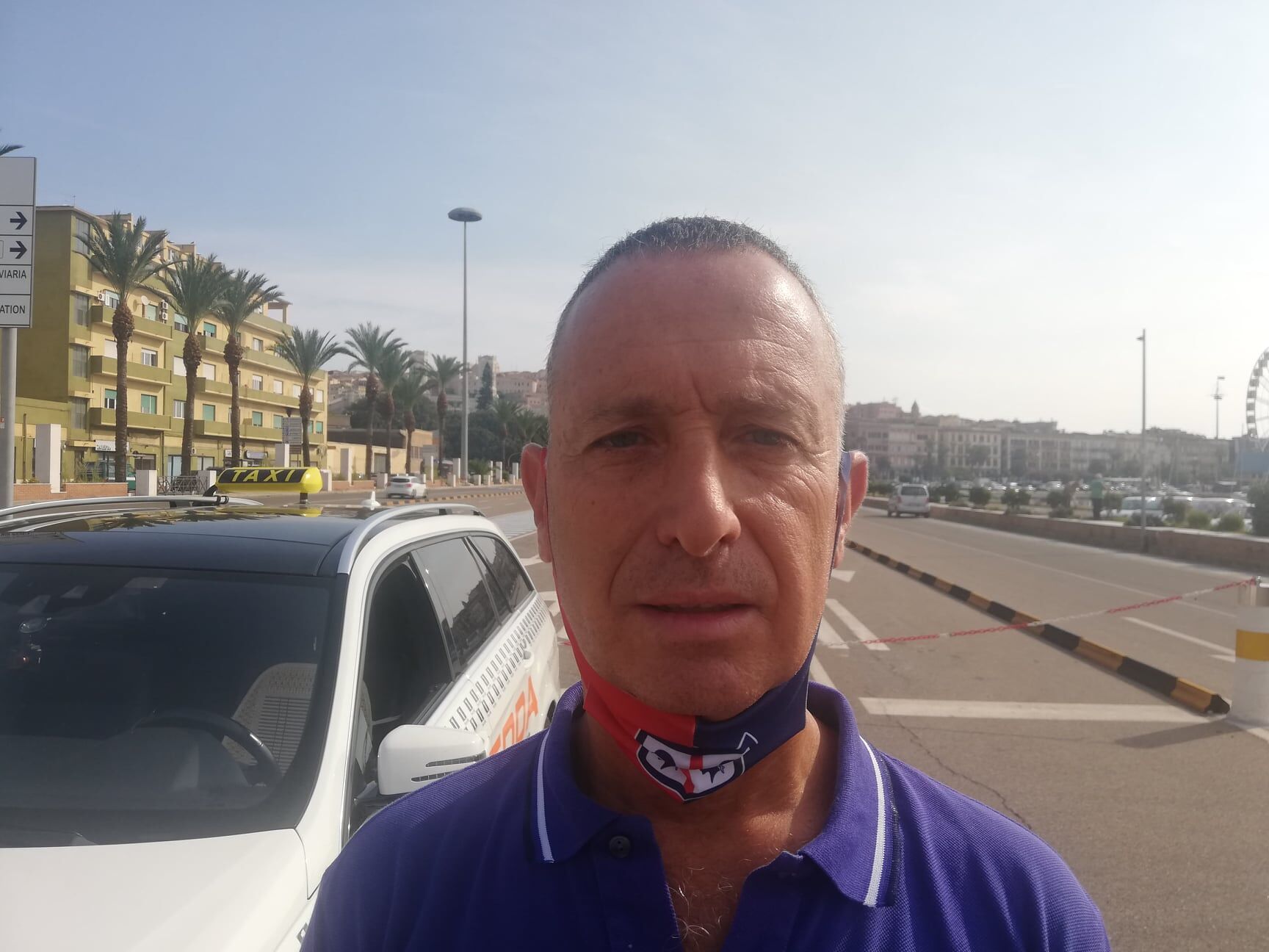 Cagliari, i taxisti furiosi pronti a bloccare il Largo: “Siamo alla fame senza i soldi dei ristori”