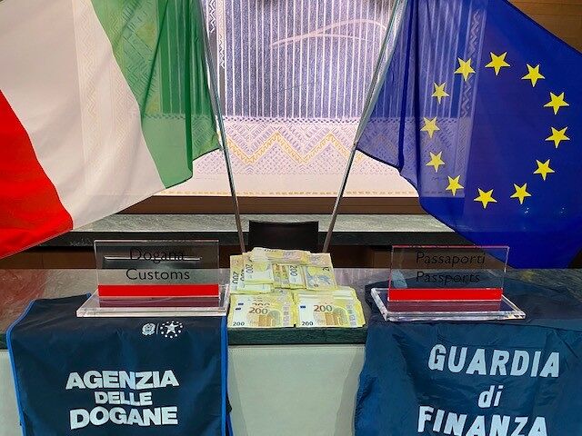 Aeroporto di Olbia: scoperti 120 mila euro non dichiarati in possesso di un cittadino tedesco