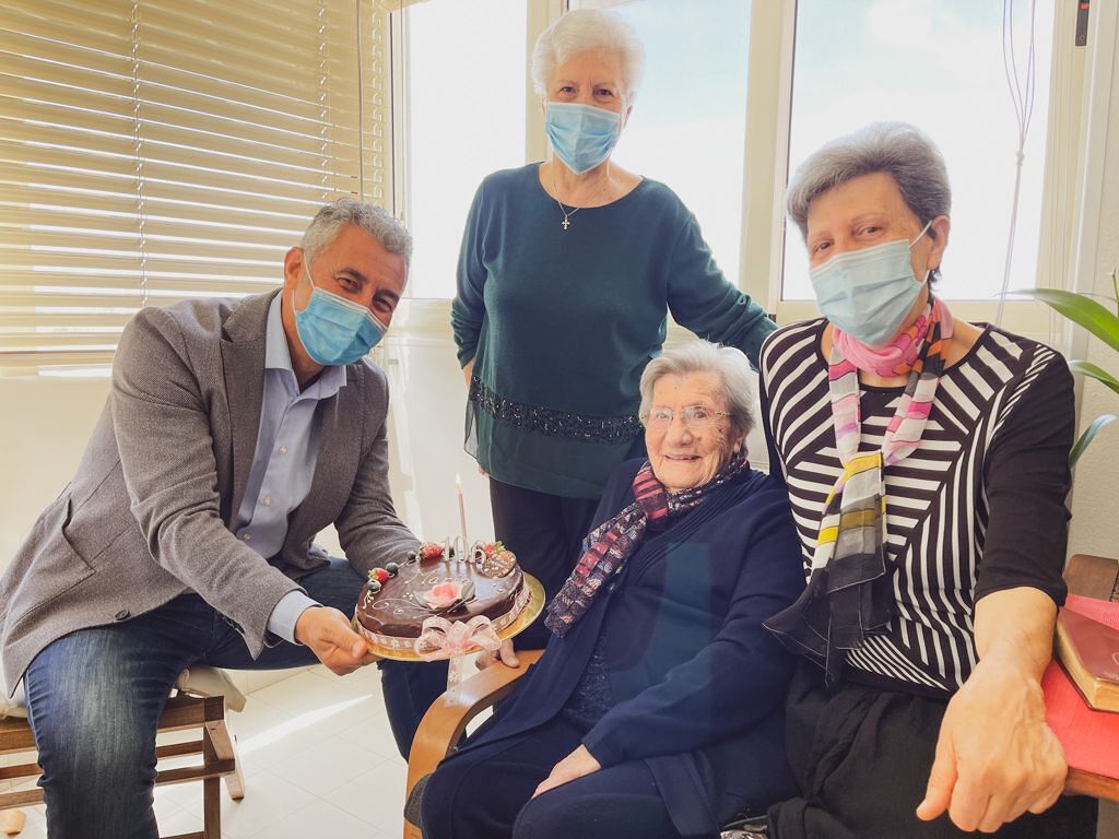 Ad Alghero tzia Maria spegne 106 candeline: buon compleanno!