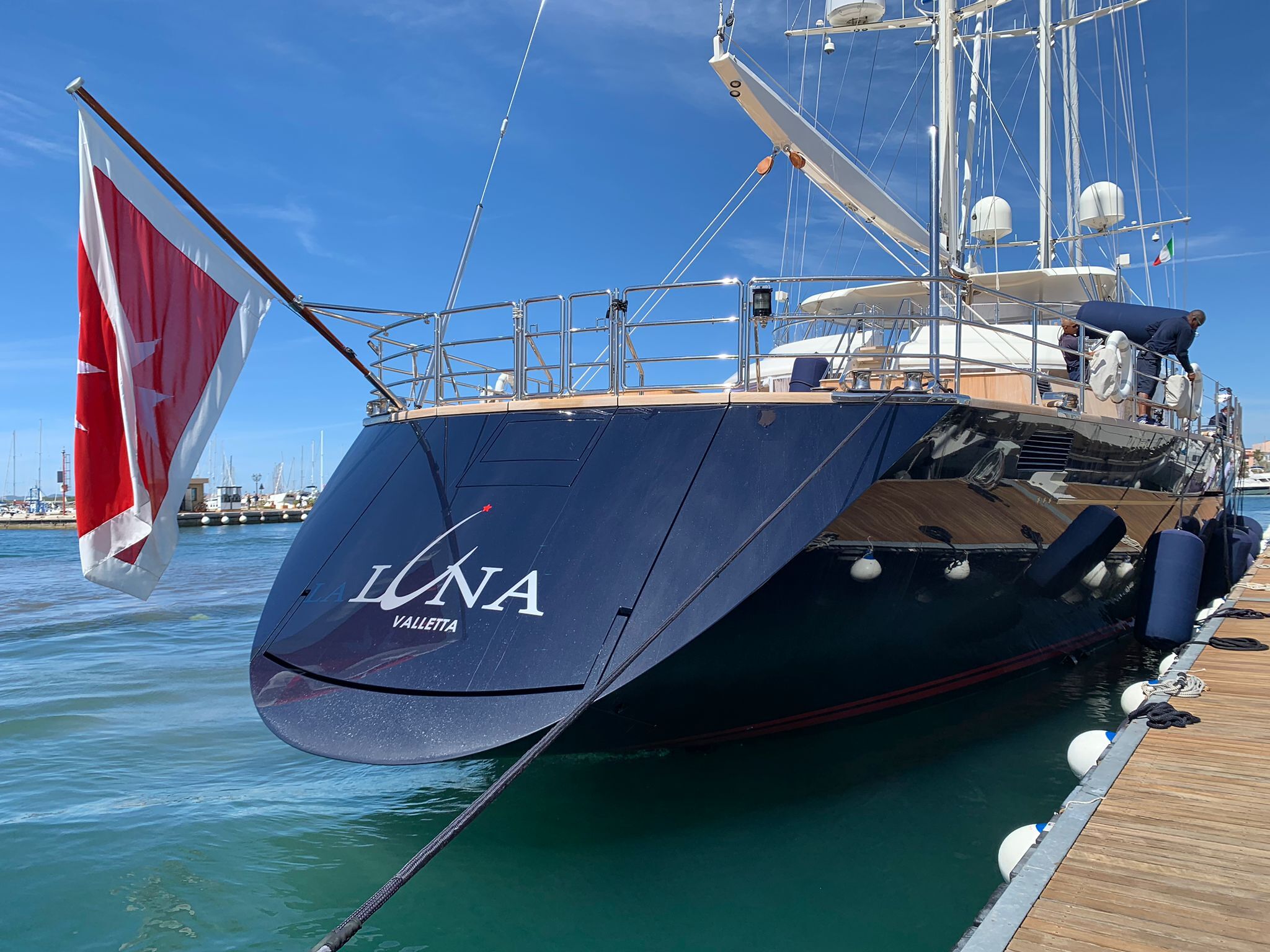 Ad Alghero il primo maxi-yacht dà il via alla stagione turistica
