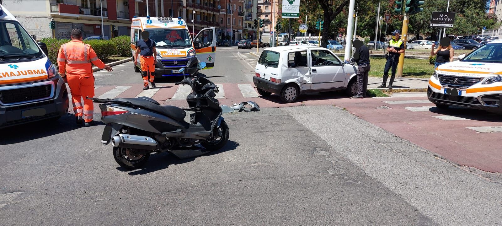 Cagliari, auto contro moto tra via Scano e largo Gennari: 2 feriti
