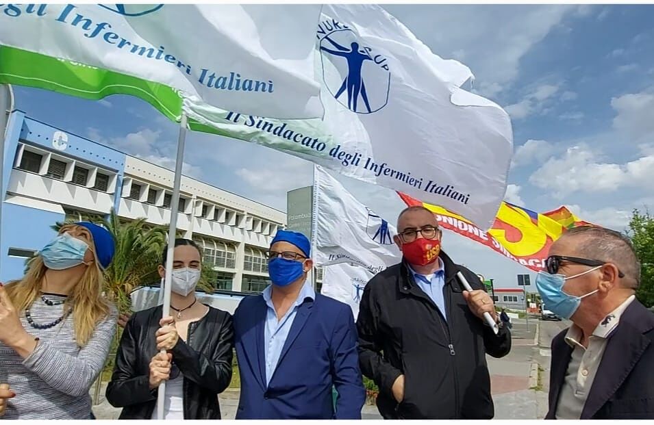 Monserrato, la rabbia di infermieri e Oss: “Spremuti come limoni e costretti a turni massacranti”