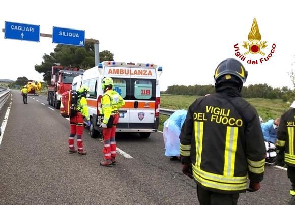 Siliqua, incidente stradale: autocisterna dell’autospurgo esce di strada sulla statale 130 e si ribalta