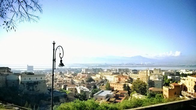 La Sardegna vola in zona gialla con l’Rt più basso d’Italia: 0,7