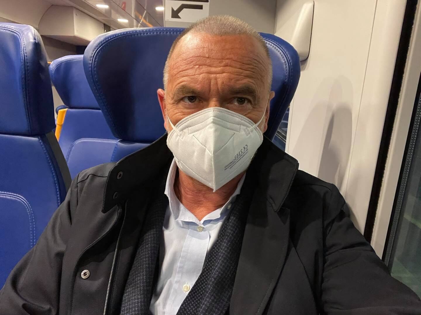 Cappellacci: “Ho appena viaggiato in un aereo pieno senza distanziamenti, dove sono le regole?”