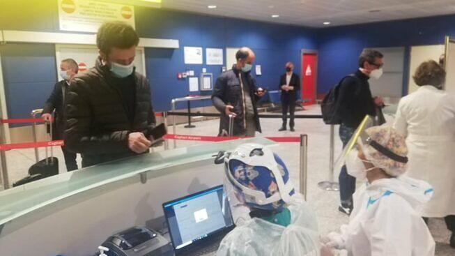 Sardegna, stop ai controlli di Corpo forestale a Ats agli arrivi: resta obbligatorio tampone o certificato di vaccinazione