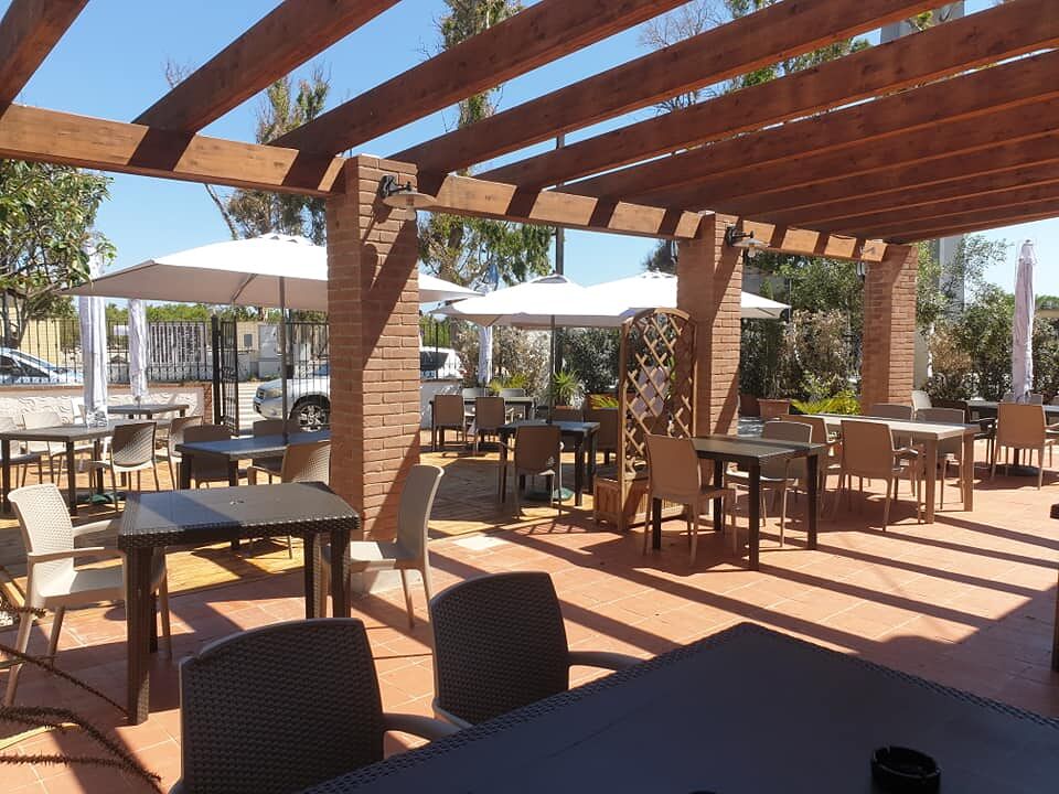 Capoterra, il tavolino condiviso: “Da noi anche i menu degli altri ristoranti che non hanno spazi all’aperto”