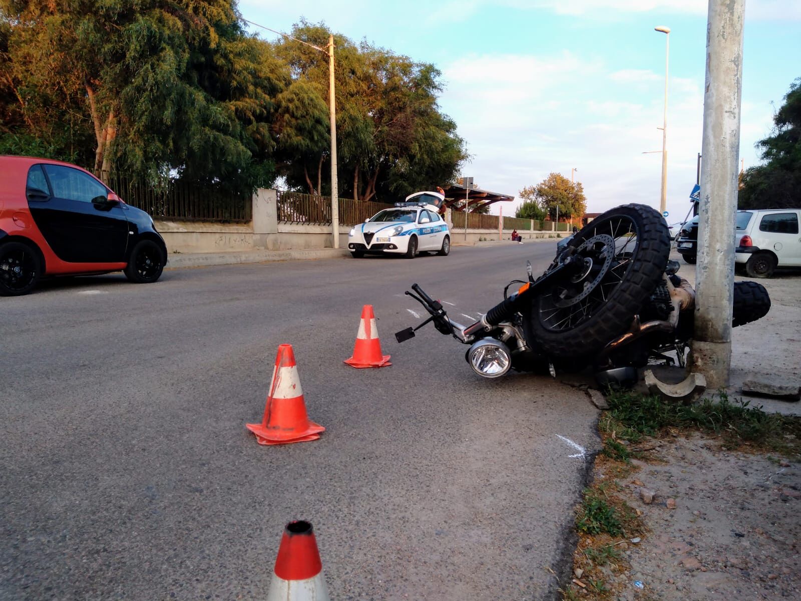 Cagliari, scontro tra auto e moto al Poetto: ferito un centauro di 47 anni