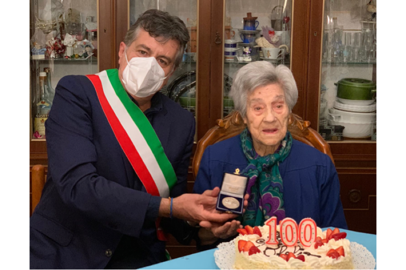 Auguri alla nonnina della città, Ofelia Satta è la nuova centenaria di Cagliari